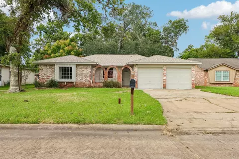 727 Hollyhock St, Richwood, TX 77531