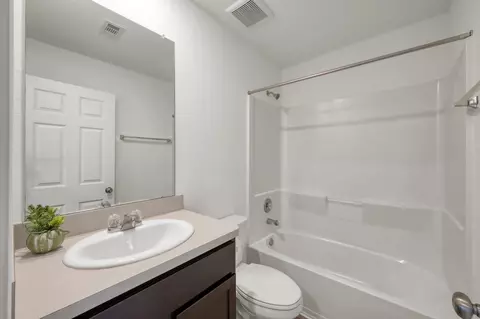 Bath - 1710 Campos Ct, Conroe, TX 77301 photo 2 of 2