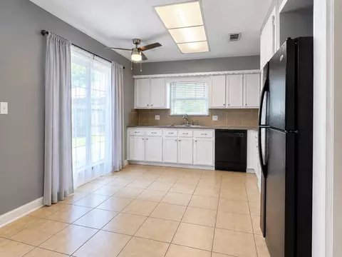 Kitchen - 23031 Earlmist Dr, Spring, TX 77373 photo 1 of 2