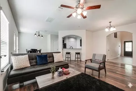 901 Jefferson Ave, Cleveland, TX 77327