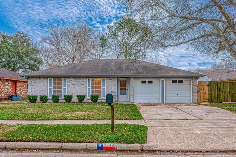 2122 Heritage Colony Dr, Friendswood, TX 77546