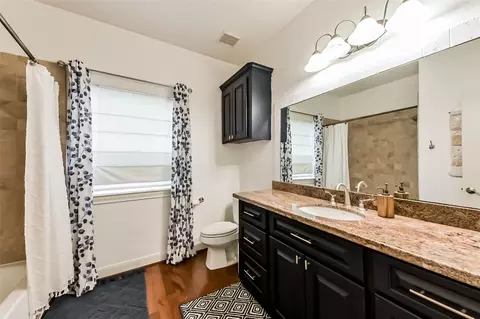 Bath - 3100 Massengale Ln, Webster, TX 77598 photo 4 of 4