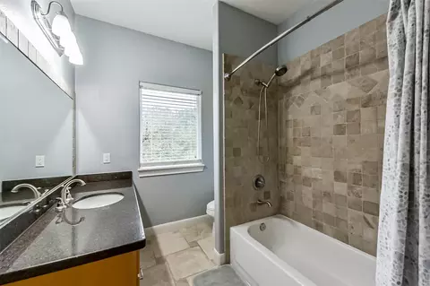 Bath - 3100 Massengale Ln, Webster, TX 77598 photo 3 of 4