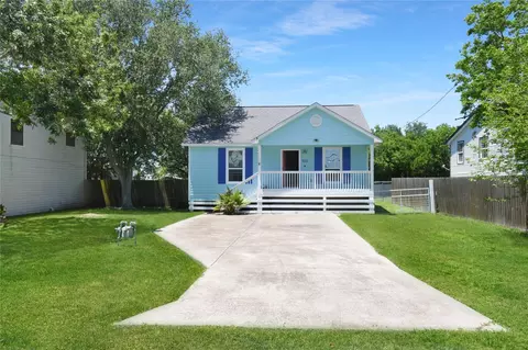 320 10th St, Dickinson, TX 77539