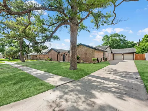 8511 De Moss Dr, Houston, TX 77036