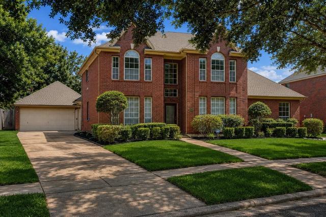 16923 Meadowleigh Ct, Sugar Land, TX 77479