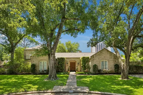 802 Briar Ridge Dr, Houston, TX 77057