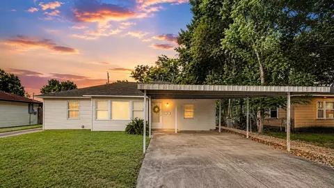 2016 Vince St, Pasadena, TX 77502