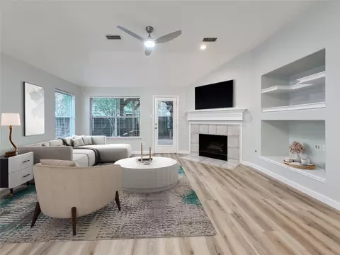 27 Auburn Path Dr, The Woodlands, TX 77382