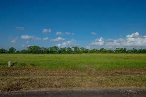 168 Brahman Trl, Angleton, TX 77515