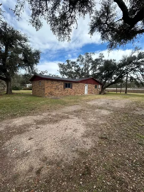 5811 E S F Austin Rd, Jones Creek, TX 77541