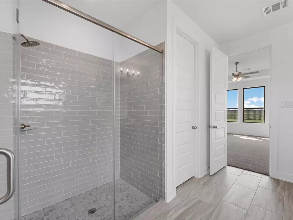Bath - 18807 Ivory Laurel Ct, Hockley, TX 77447 photo 3 of 4