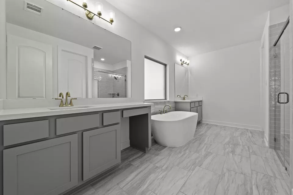Bath - 18807 Ivory Laurel Ct, Hockley, TX 77447 photo 2 of 4