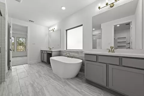 Bath - 18807 Ivory Laurel Ct, Hockley, TX 77447 photo 1 of 4