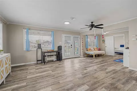 313 Ling, Bayou Vista, TX 77563