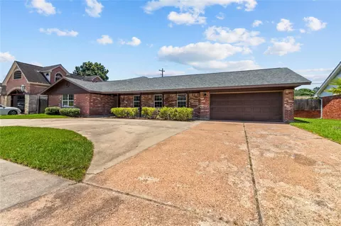 Exterior - 2304 Harper Dr, Pasadena, TX 77502 photo 5 of 6