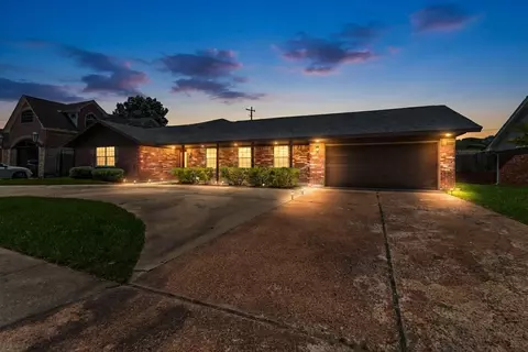Exterior - 2304 Harper Dr, Pasadena, TX 77502 photo 2 of 6