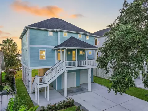 1519 Bayou Shore Dr, Galveston, TX 77551