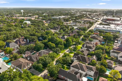 4909 Cedar St, Bellaire, TX 77401