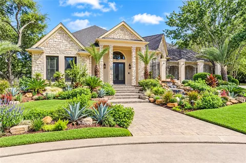 1510 Victoria Way, Friendswood, TX 77546