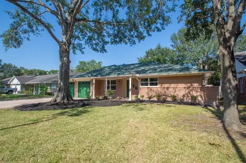 406 Cole St, Webster, TX 77598 photo 1