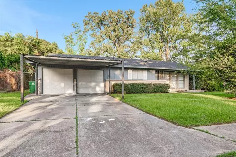 10502 Royal Oaks Dr, Houston, TX 77016