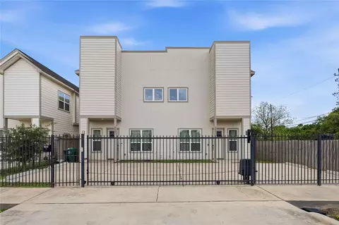 9320 Coffee St #A-B, Houston, TX 77033