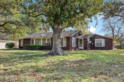 323 Harbert St, Columbus, TX 78934