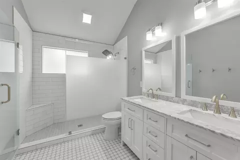 Bath - 22 E New Avery Pl, Spring, TX 77382 photo 4 of 7