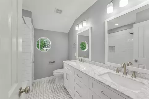 Bath - 22 E New Avery Pl, Spring, TX 77382 photo 5 of 7