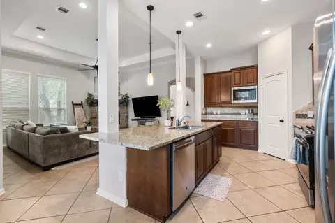 Kitchen - 35 Nagshead Pl, Spring, TX 77389 photo 1 of 2