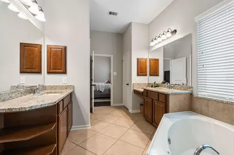 Entry Way - 35 Nagshead Pl, Spring, TX 77389 photo 2 of 5