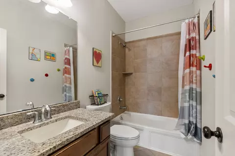 Bath - 35 Nagshead Pl, Spring, TX 77389 photo 4 of 4