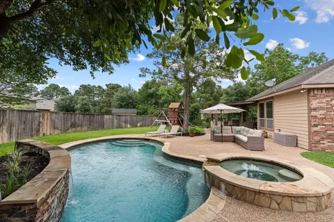 Exterior - 35 Nagshead Pl, Spring, TX 77389 photo 8 of 12