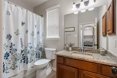 Bath - 35 Nagshead Pl, Spring, TX 77389 photo 3 of 4