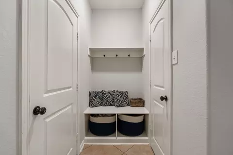 Entry Way - 35 Nagshead Pl, Spring, TX 77389 photo 5 of 5