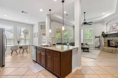 Kitchen - 35 Nagshead Pl, Spring, TX 77389 photo 2 of 2