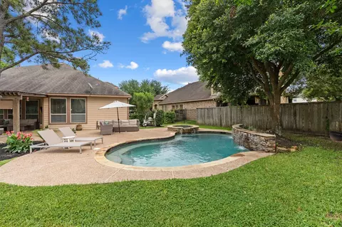 Exterior - 35 Nagshead Pl, Spring, TX 77389 photo 9 of 12