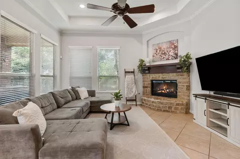 Living - 35 Nagshead Pl, Spring, TX 77389 photo 2 of 2