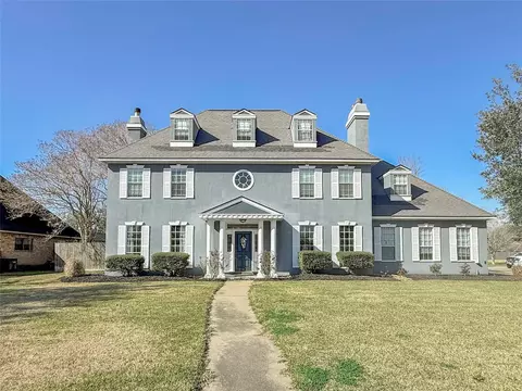 443 Huckleberry Dr, Lake Jackson, TX 77566
