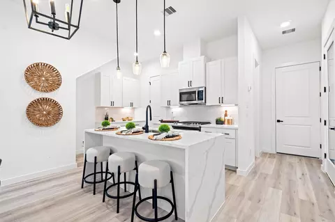 6421 Madrid St, Houston, TX 77021