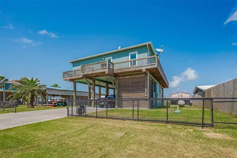 1126 Island Blvd, Crystal Beach, TX 77650