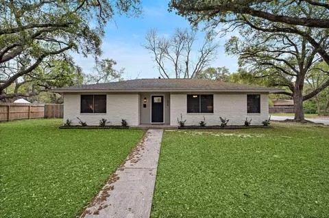 1606 E Fayle St, Baytown, TX 77520