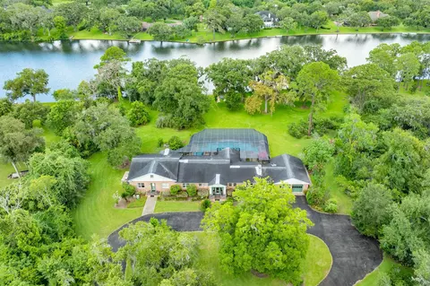 45 Lake Rd, Lake Jackson, TX 77566