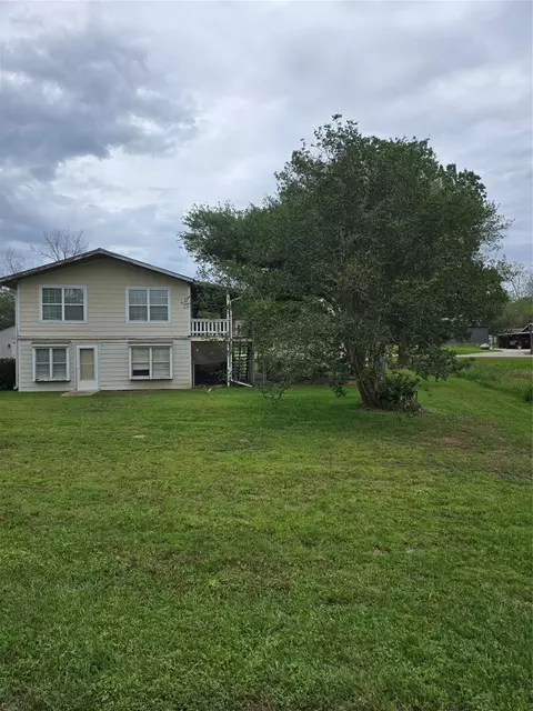 212 Water Ridge Dr, Livingston, TX 77351