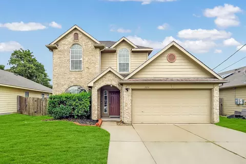 2214 Shady Pine Dr, Conroe, TX 77301