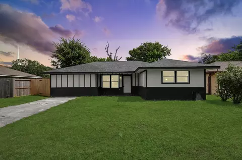 213 W 8th St, Deer Park, TX 77536