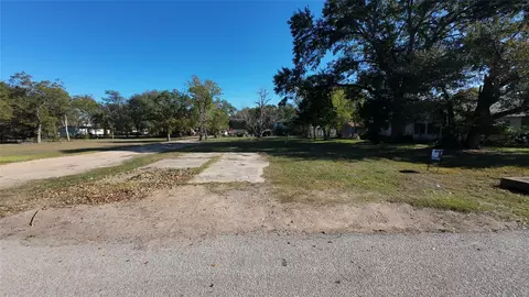 416 E Stockbridge St, Eagle Lake, TX 77434