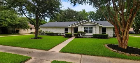 2301 Morning Dr, Baytown, TX 77520