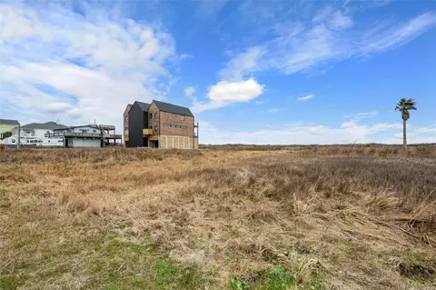 338 Atkinson St, Crystal Beach, TX 77650